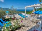 Atemberaubende 241 m2 Villa mit Pool und Meerblick in Buljarica