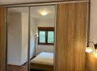 Atemberaubende 50 m Wohnung mit einem Schlafzimmer und Meerblick in Petrovac mit Terrasse und Parkplatz