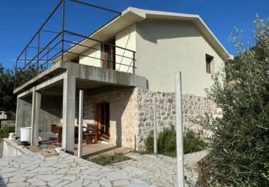 Atemberaubende 220 m2 große Villa mit Meerblick und Pool in Budva