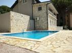 Luxuriöse Villa mit Meerblick in Sutomore 340 m2 mit Pool und Terrasse