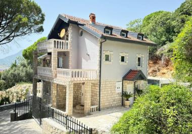 Luxuriöse Villa mit Meerblick in Sutomore 340 m2 mit Pool und Terrasse