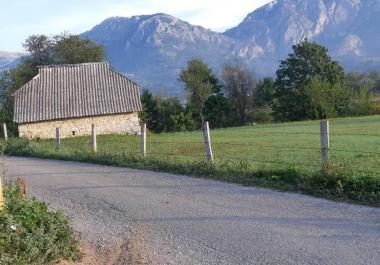 Investieren Sie in ein malerisches Rückzugsgebiet in den Bergen in der Nähe von Kolašin