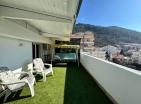 Charmante Budva 55 m2 Wohnung mit Terrasse und Bergblick