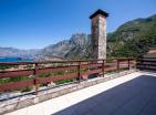 Luxuriöses 450 m2 großes Haus am Meer in Kotor mit herrlichem Blick auf die Bucht und Pool