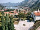 Luxuriöses 450 m2 großes Haus am Meer in Kotor mit herrlichem Blick auf die Bucht und Pool