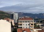 Panoramablick 87 m2 Wohnung in Budva, nur wenige Schritte vom Meer entfernt