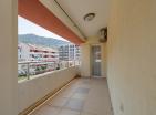 Geräumige 202 m2 Wohnung in Budva mit Garage und großer Terrasse