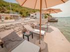 Luxuriöse 165 m2 große Villa am Meer in Tivat mit atemberaubender Aussicht und Privatstrand