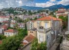 Zweistöckiges 65 m2 großes Steinhaus im historischen Teil von Herceg Novi mit Kamin