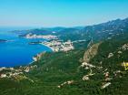 Grundstück 730 m2 oberhalb von Sveti Stefan zum Bau einer luxuriösen Panoramavilla