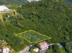 2000 m2 großes Grundstück mit Panoramablick auf das Meer oberhalb des Budva-Hügels