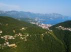 2000 m2 großes Grundstück mit Panoramablick auf das Meer oberhalb des Budva-Hügels