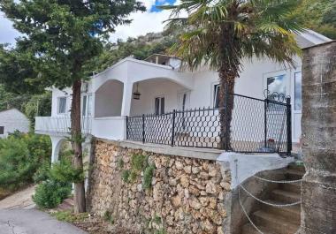 Gemütliches Haus mit Meerblick in Kruče neben dem Strand mit Erweiterungspotenzial