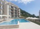 Neue luxuriöse 62 m2 große Wohnung mit Meerblick und Pool in Seoca, Budva