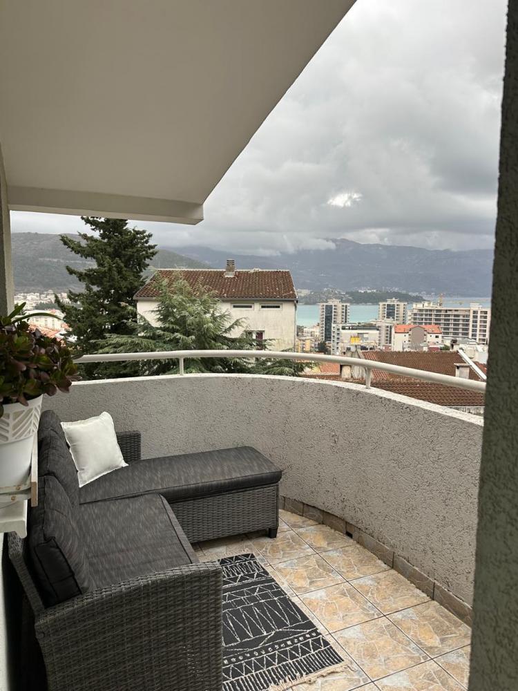 Gemütliche Meerblick 45 m3 Wohnung in Budva mit Terrasse neben der Altstadt