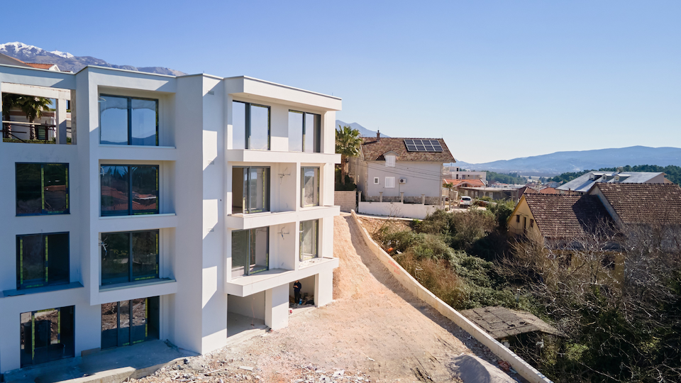 Luxuriöse Residenz mit 2 Schlafzimmern und Meerblick in bester Lage in Tivat