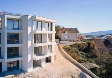 Luxuriöse Residenz mit 2 Schlafzimmern und Meerblick in bester Lage in Tivat