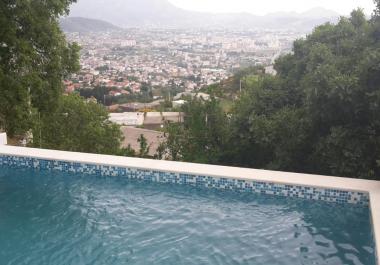 Haus in Shushan mit einem herrlichen Ausblick und einem pool