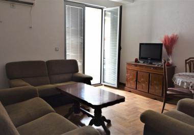 Apartment 95 m2 mit zwei Schlafzimmern und eine große Terrasse in Budva, Rozino district