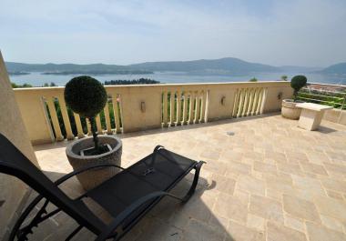 Lux villa in Tivat mit 6 Schlafzimmern, einem großen pool, Garten und Panoramablick auf das Meer